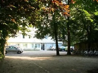 Otel Court Garden Lahey