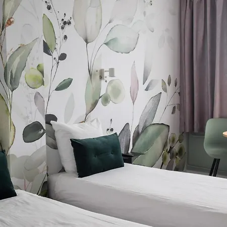 Court Garden Hotel 4*